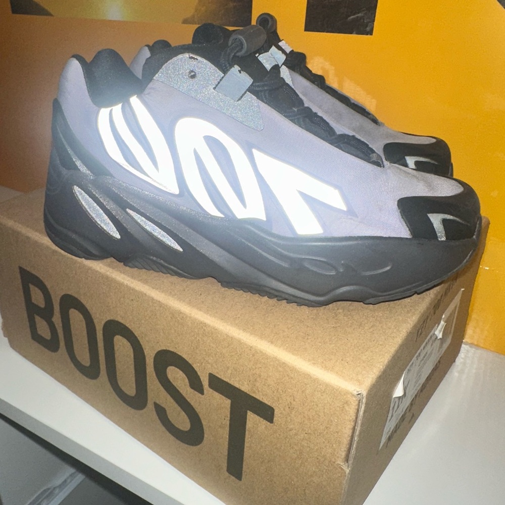 Yeezy boost 700
